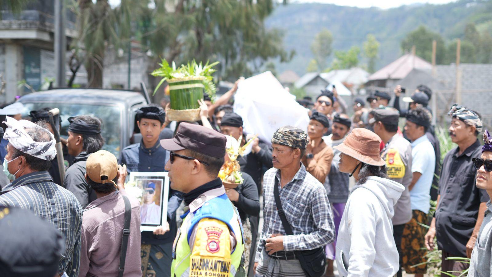 pemakaman-di-Songan-Kintamani-Bali-swvg.jpg
