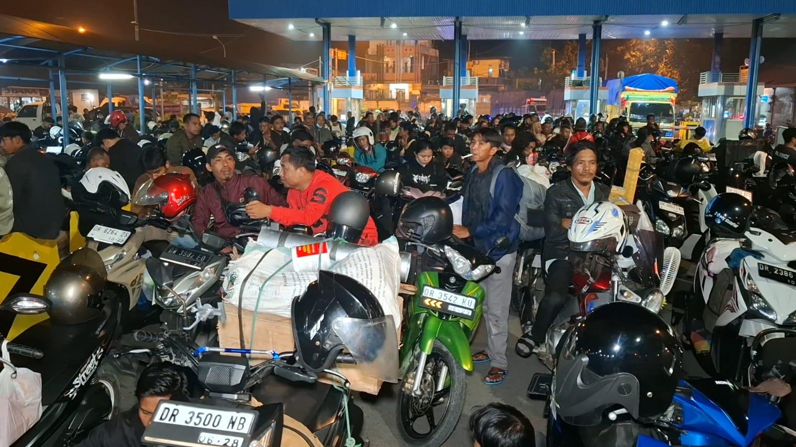 Arus Mudik di Pelabuhan Padangbai Mulai Ramai H-6 Lebaran, 3.129 Penumpang Tinggalkan Bali ke NTB