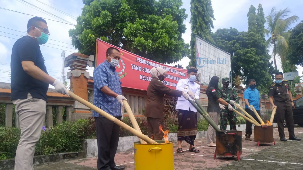 Kejari Klungkung Musnahkan Barang Bukti, Kasus Narkoba Masih Mendominasi