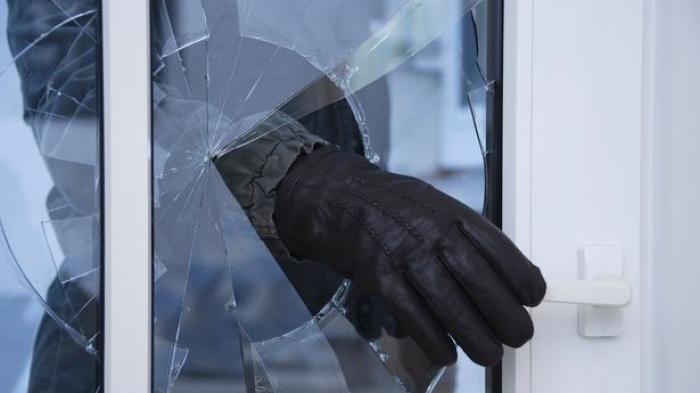 APES! Uang dan Barang Dewa Anom Digondol Maling di Karangasem Bali