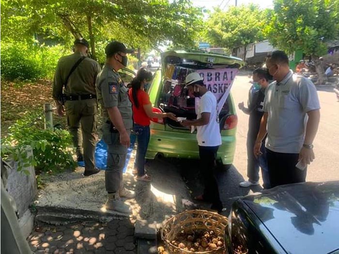 Penjual Masker Ini Dinilai Langgar Perda, Satpol PP Denpasar:Boleh Jualan Tapi Jangan di Badan Jalan
