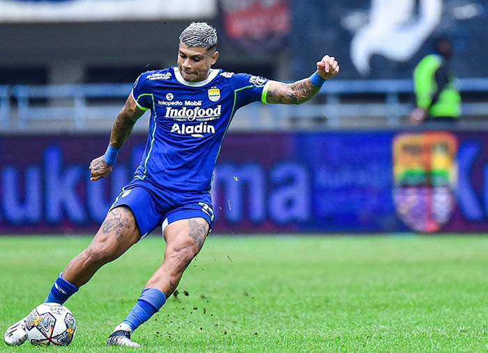penyerang-sayap-persib-bandung-ciro-alves-di-laga-kontra-persija.jpg