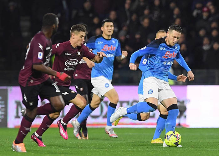 pertandingan-napoli-melawan-salernitana-dilanjutan-kompetisi-serie-a.jpg