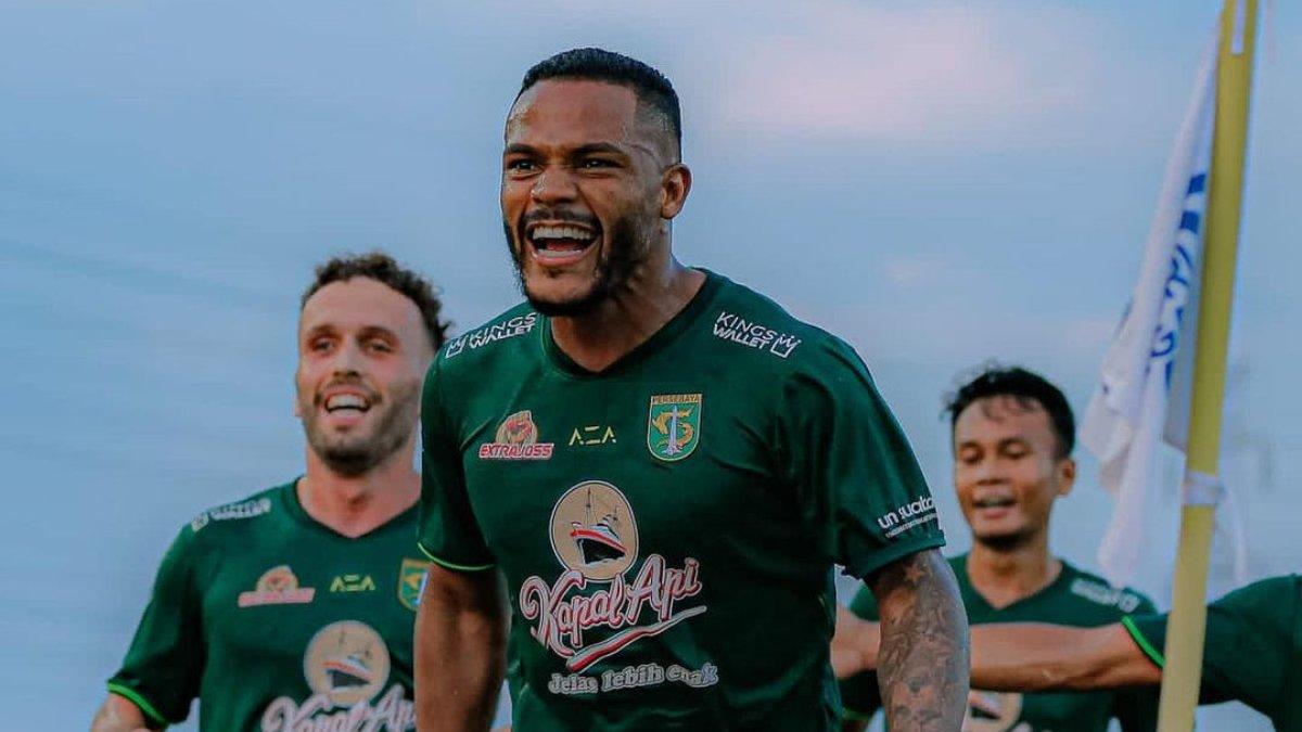 potret-aksi-selebrasi-gol-paulo-victor-striker-persebaya-saat-robek-jala-bhayangkara-fc.jpg