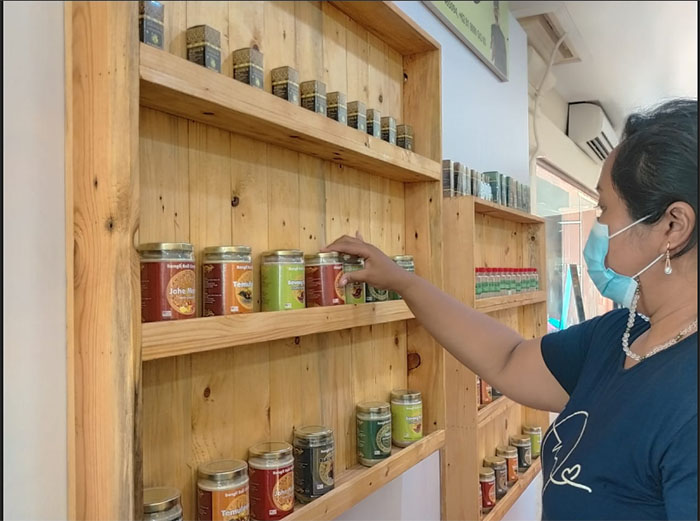 Cerita Jung Kumis Produksi Obat dan Hand Sanitizer Berbahan Dasar Herbal, Banyak Diburu Saat Pandemi