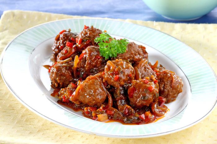 Resep Bola Daging Masak Cabai, Menu Nikmat dengan Bentuk yang Unik
