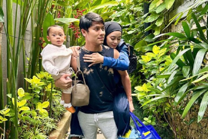 rizky-billar-unggah-foto-gendong-lesti-dan-baby-l-di-instagram-komentar-teuku-wisnu-disorot.jpg