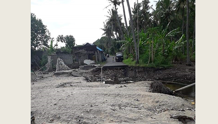 Rusak Diterjang Banjir Bandang, Warga Keluhkan 5 Ruas Jalan di Nusa Penida yang Belum Tertangani