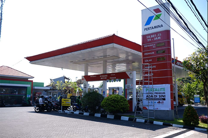 salah-satu-spbu-yang-menjual-pertalite-seharga-premium-untuk-mendukung-program.jpg