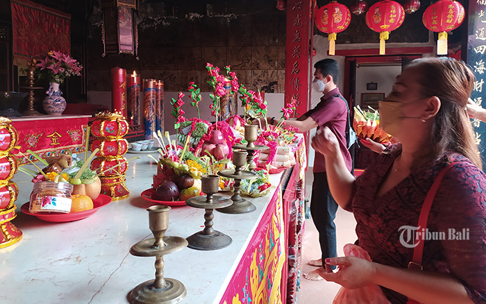 Ramalan Imlek 2022 di TITD Ling Gwan Kiong Buleleng, Dapat Jawaban Ciam Si Nomor 18, Ini Artinya