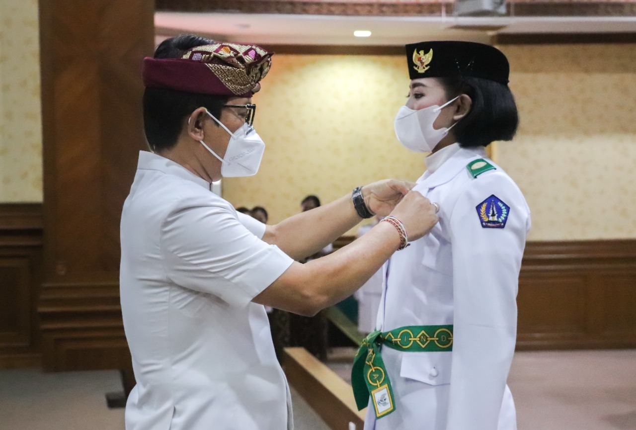 Sekda Badung Adi Arnawa Kukuhkan Paskibraka Kabupaten Badung Tahun 2021