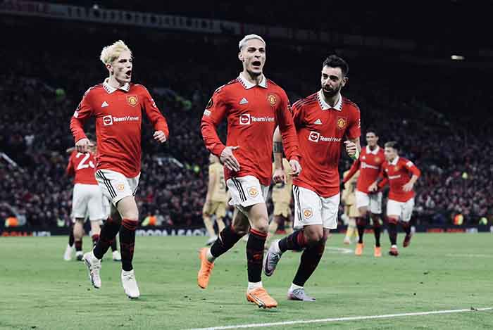 selebrasi-anthony-usai-mencetak-gol-bagi-manchester-united-ke-gawang-barcelona.jpg
