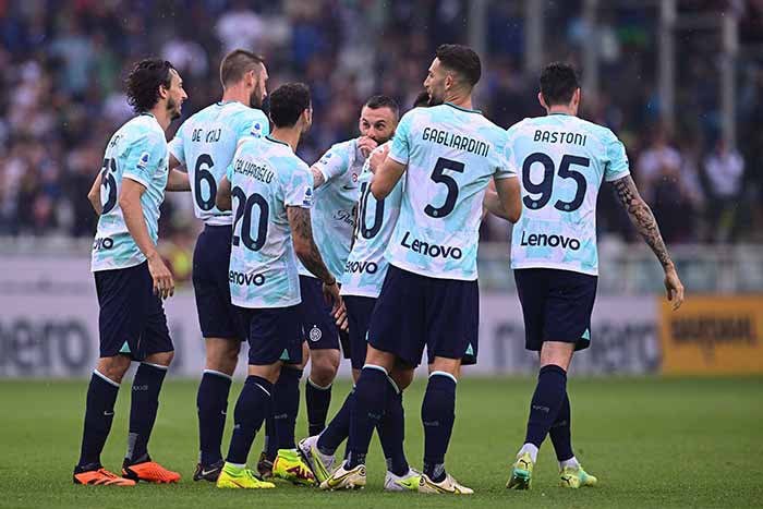 selebrasi-pemain-inter-milan-setelah-cetak-gol-ke-gawang-torino.jpg