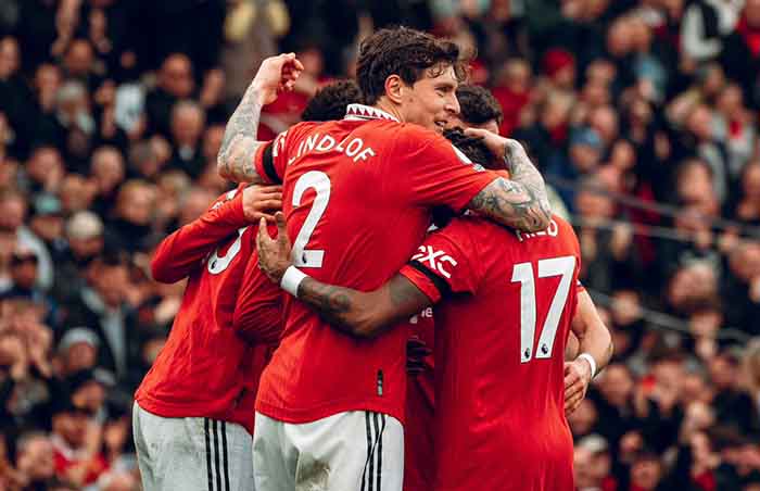 selebrasi-pemain-man-united-usai-mencetak-gol-ke-gawang-leicester-city.jpg