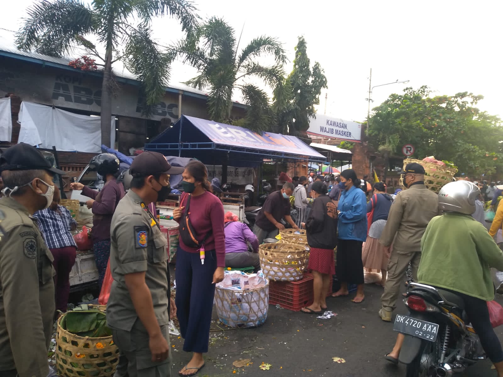 9 Orang Terjaring Razia Masker di 3 Pasar Tumpah dan Lapangan Puputan Badung Denpasar