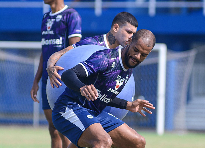 striker-david-da-silva-dan-ciro-alves-berlatih-bersama-skuat-persib.jpg