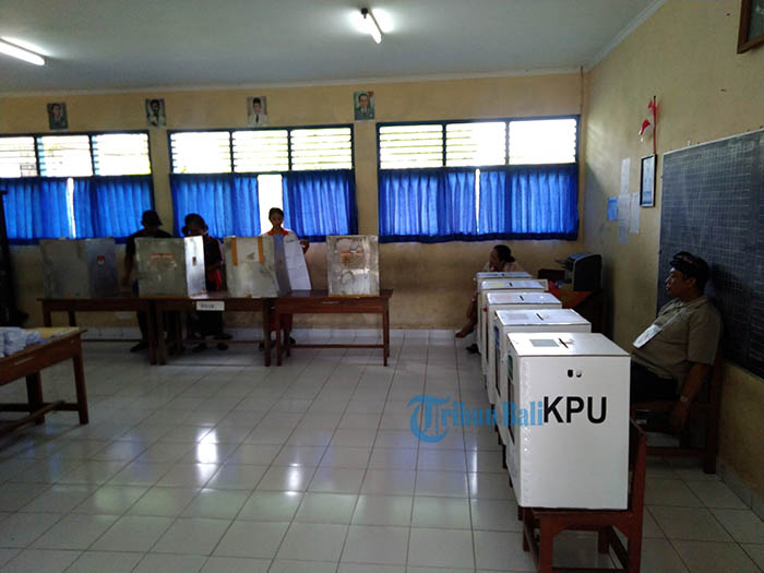 suasana-coblosan-di-di-tps-03-banjar-cengkilung.jpg