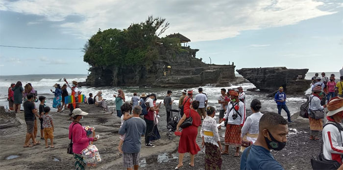 Kunjungan ke Tanah Lot Tembus 7 Ribu Orang Dalam Dua Hari, DTW di Tabanan Masih Jadi Favorit Wisdom