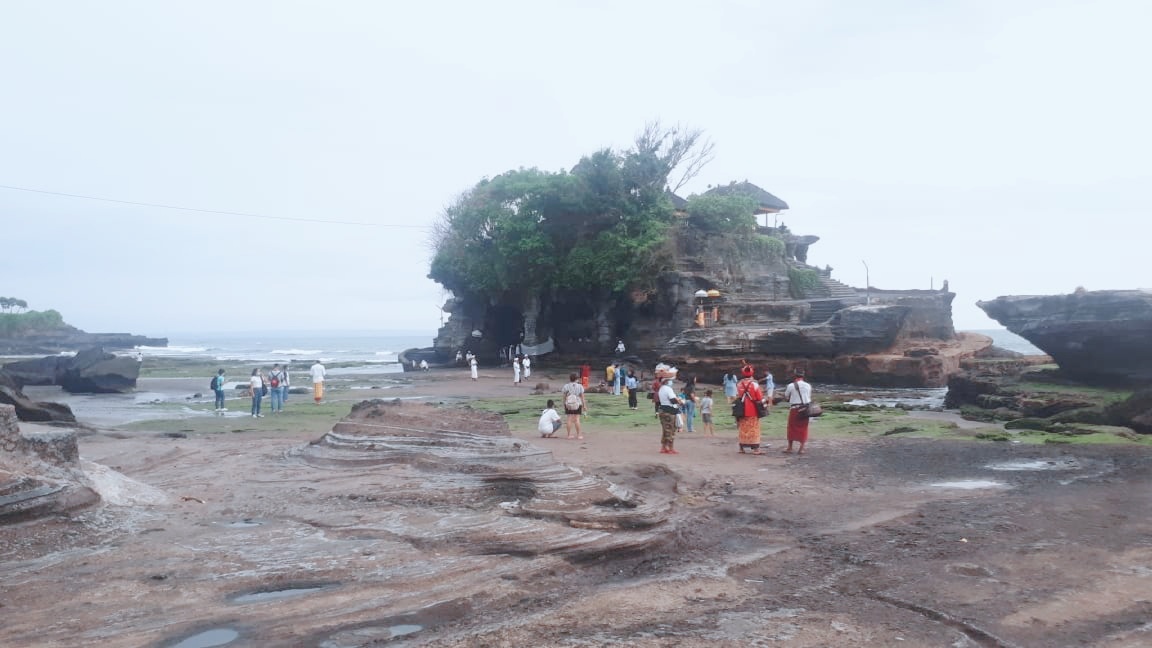 Kunjungan DTW Tanah Lot Tembus Seribu Lebih, Libur Panjang Beri Dampak Positif Pariwisata