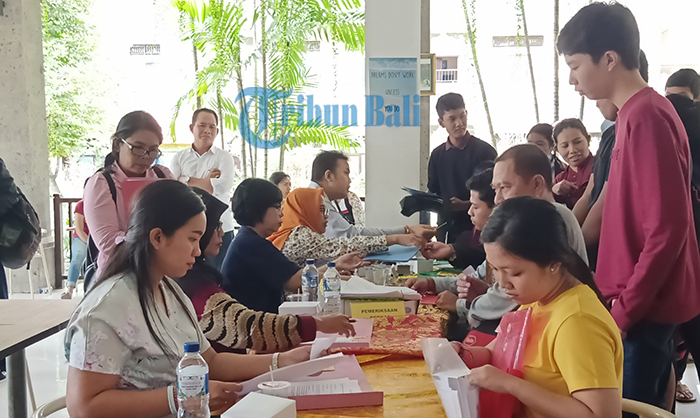 suasana-pendaftaran-peserta-didik-baru-di-sma-negeri-4-denpasar-sabtu-6720191.jpg