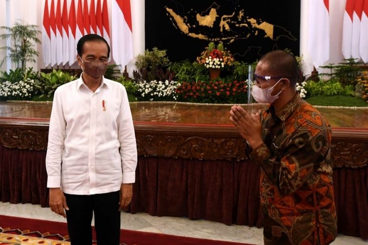 PROFIL Suroto: Sosok Peternak yang Diundang Jokowi usai Nekat Bentangkan Poster, Jual Motor & Mobil