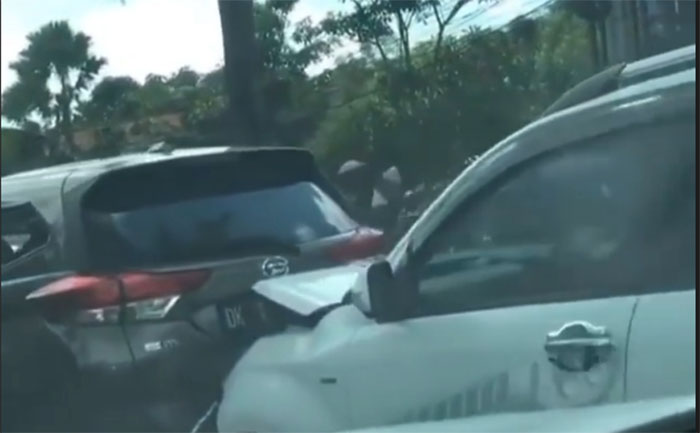 Tabrakan Beruntun Terjadi di Ruas Jalan Bypass Ngurah Rai Badung, 7 Mobil Ringsek