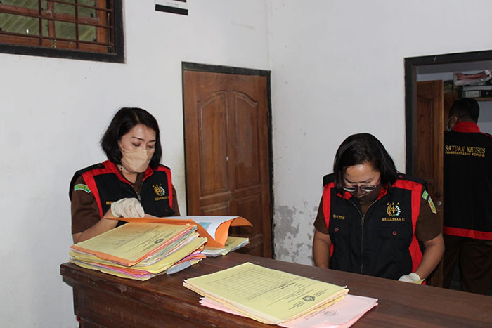 Dalami Dugaan Korupsi, Tim Pidsus Kejari Jembrana Geledah Kantor LPD Tamansari