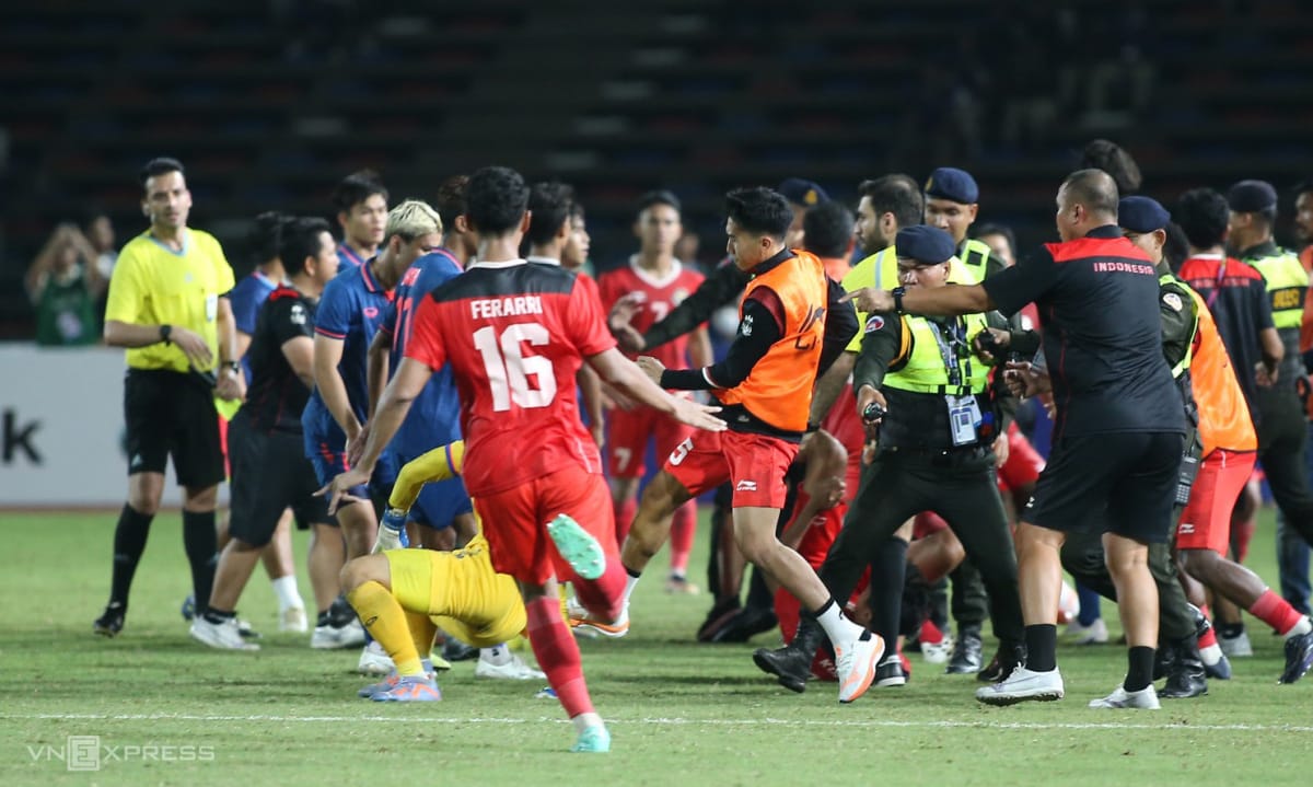 timnas-indonesia-u22-dan-thailand-terlibat-ricuh.jpg