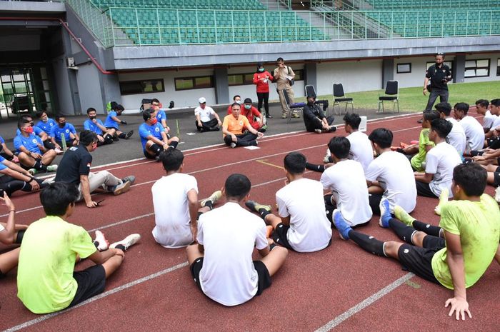 Sambangi Latihan Timnas U-16, Tak Main-main Ketua Umum PSSI Berikan Tantangan Ini