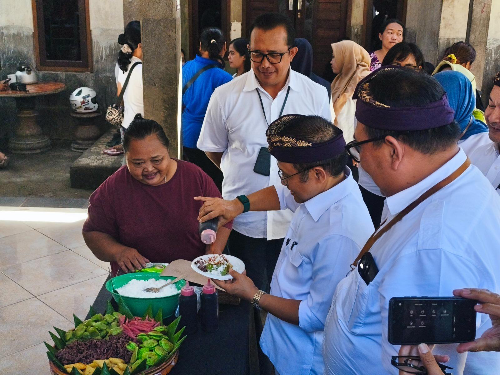 Menko Cak Imin Kaget Ibu-Ibu di Denpasar Bali Rela Tanggung Renteng Modal Mekaar Demi Ekonomi - Tribun-bali.com