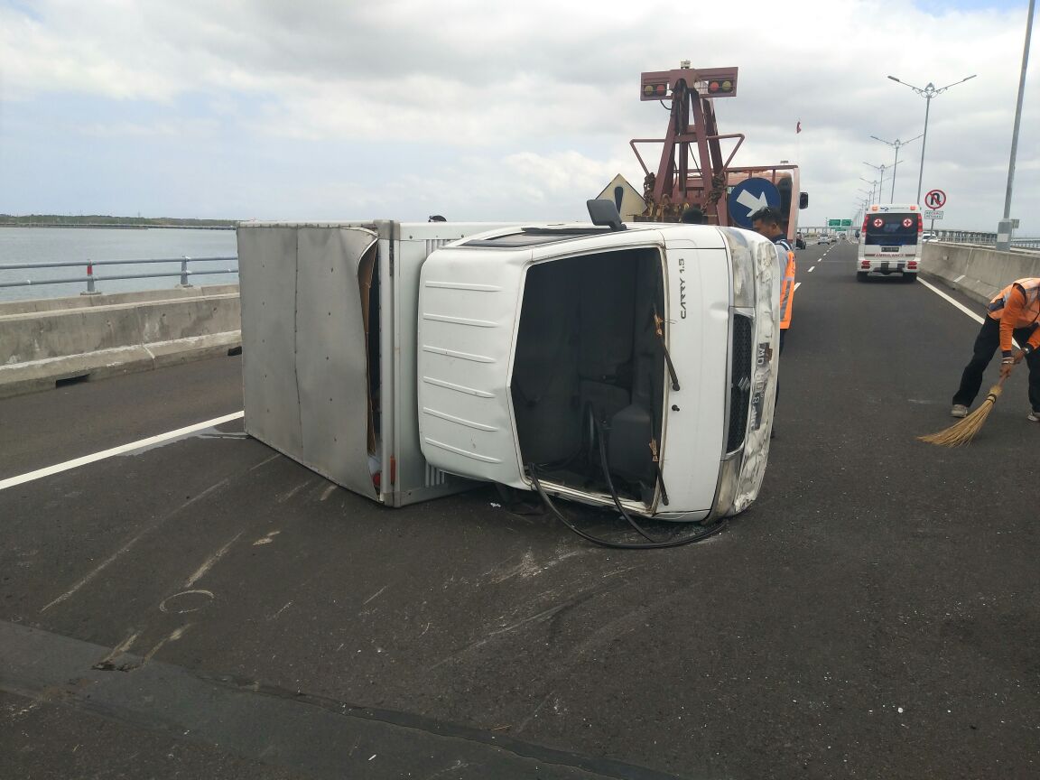 Penemuan Mayat di Ruas Jalan Tol, Korban Jatuh saat Lompati Guard Rail