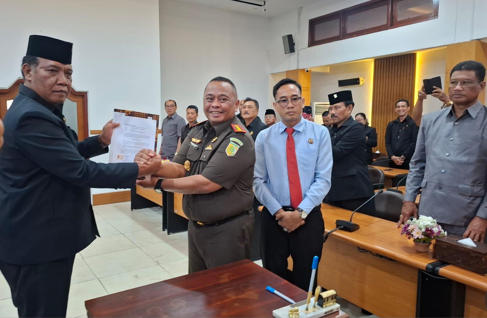 DPRD & Kejari Klungkung Tandatangani Kerjasama Masalah Hukum di Bidang Perdata dan Tata Usaha Negara