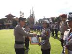 73-Atlet-Berprestasi-Polda-Bali-Raih-Penghargaan-Langsung-Dari-Kapolda-Ini-Pesan-Pentingnya.jpg