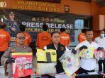 AKP-Diatmika-kiri-saat-menunjukkan-barang-bukti-pengungkapan-kasus-narkotika.jpg
