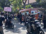 Aksi-unjuk-rasa-pada-peringatan-Hari-Buruh-di-Renon-ricuh-terjadi-aksi-pelemparan-batu-dan-helm.jpg