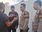 Anggota-Polsek-Kuta-Utara-saat-mendatangi-sebuah-villa-di-Jalan-Tanah-Barak.jpg