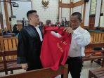 Arik-Wiantara-saat-menjalani-sidang-perdananya-di-PN-Denpasar.jpg