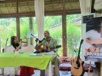Asteriska-dan-Shervin-Boloorian-saat-bernyanyi-live-akustik-membawakan.jpg