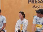Atlet-lari-nasional-Nurshodiq-paling-kiri-dan-Irma-Handayani-tengah-saat-memberikan-keterangan.jpg