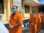 BA-paling-depan-saat-diamankan-di-Polres-Buleleng-36.jpg