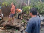 BPBD-Buleleng-saat-melakukan-evakuasi-material-senderan-rumah-yang-jebol-96.jpg