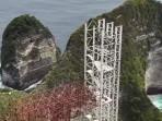 Bangunan-diduga-proyek-lift-di-Pantai-Kelingking-Nusa-Penida.jpg
