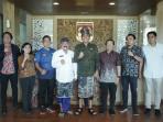 Bupati Karangasem Dorong Percepatan Konservasi Pantai Candidasa Bali dan Distribusi Air Bersih