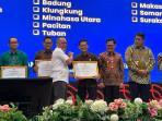 Bupati-Klungkung-I-Made-Satria-saat-menerima-penghargaan-dari-BRIN-785.jpg