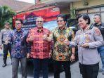 Bupati-Nyoman-Giri-Prasta-bersama-Ketua-DP.jpg