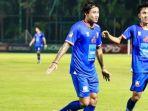 Bursa-Transfer-Liga-1-Arema-FC-Dikabarkan-Incar-Striker-Timnas-Myanmar-Musim-Depan-Ini-Profilnya.jpg