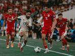 DITEMPEL-KETAT-Penyerang-timnas-Indonesia-Ragnar-Oratmangoen.jpg