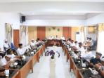 DPRD-Jembrana-menggelar-rapat-internal-membahas-penyesuaian-anggaran-dampak-pemangkasan-dana-TKD.jpg