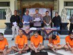 Delapan-orang-tersangka-yang-ditangkap-karena-narkotika-golongan-1-jenis-Sabu.jpg