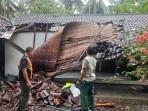 Diduga Kayu Lapuk, Atap Teras Rumah Warga Roboh di Jembrana Bali, BPBD: Tetap Waspada dan Hati-hati